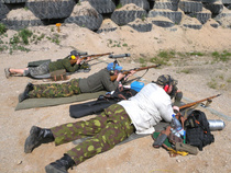 8.6.2019
Vesa Hänninen, Tapio Harju ja Janne Kapli 150 m makuusarjaa ampumassa.