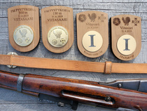 Cup- ja piirinmestaruusmitaleita.